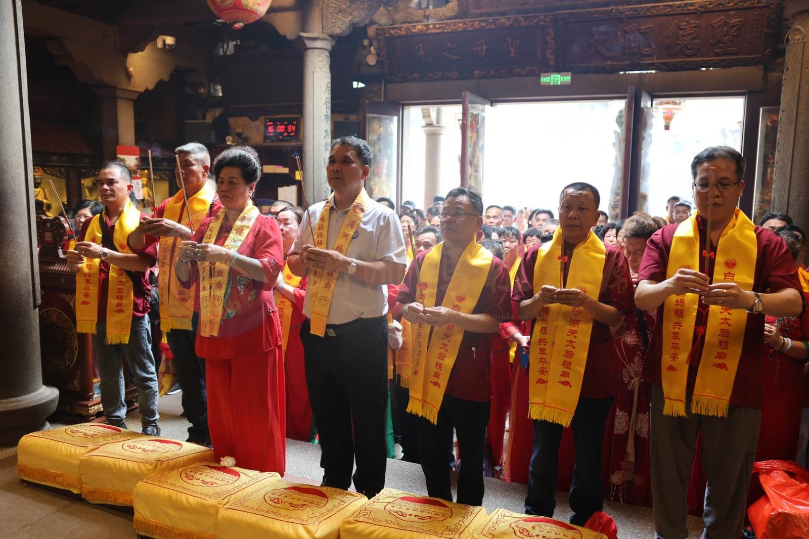 Mazu Returns Home | Mazu cultural groups from Guangdong, Fujian, and other places paid homage and offered incense at Meizhou Mazu Temple - image 4