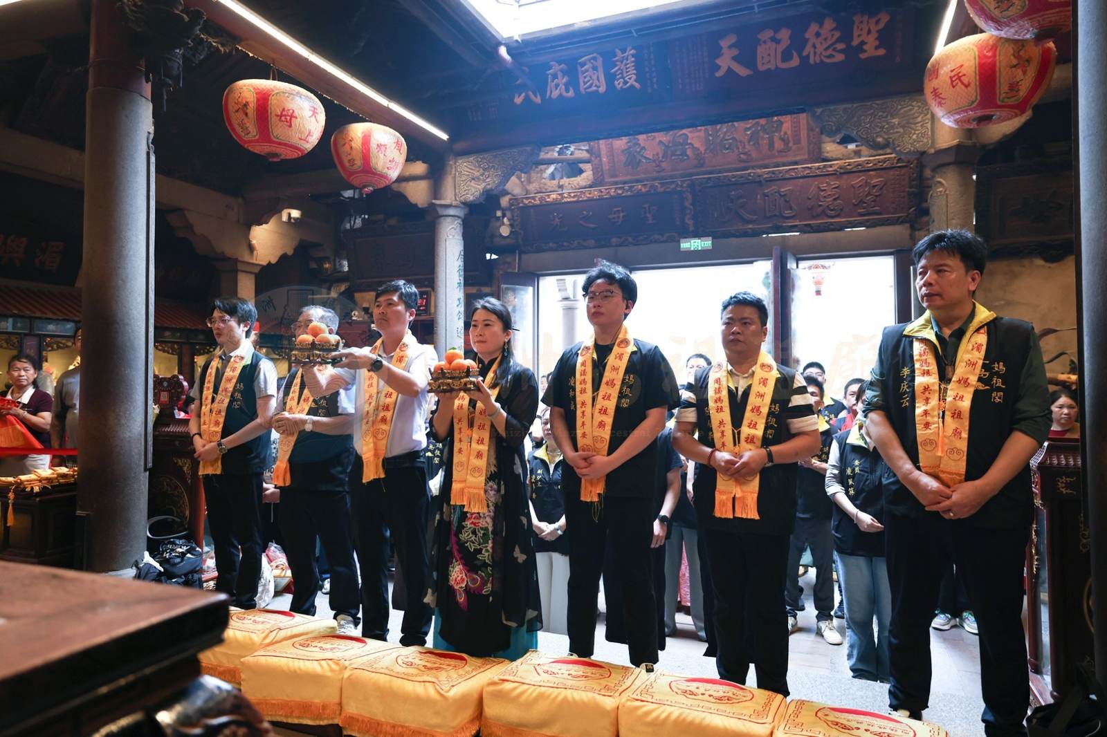 Mazu Returns Home | Mazu cultural groups from Guangdong, Fujian, and other places paid homage and offered incense at Meizhou Mazu Temple - image 11
