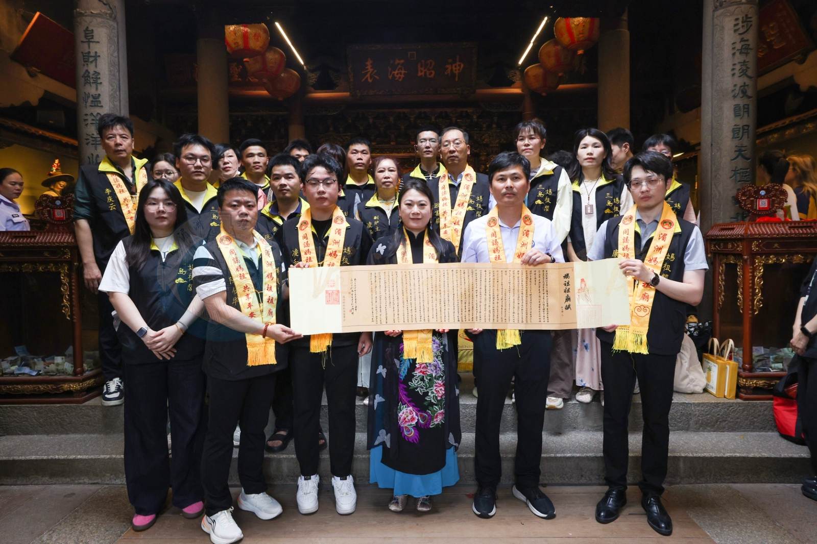 Mazu Returns Home | Mazu cultural groups from Guangdong, Fujian, and other places paid homage and offered incense at Meizhou Mazu Temple - image 12