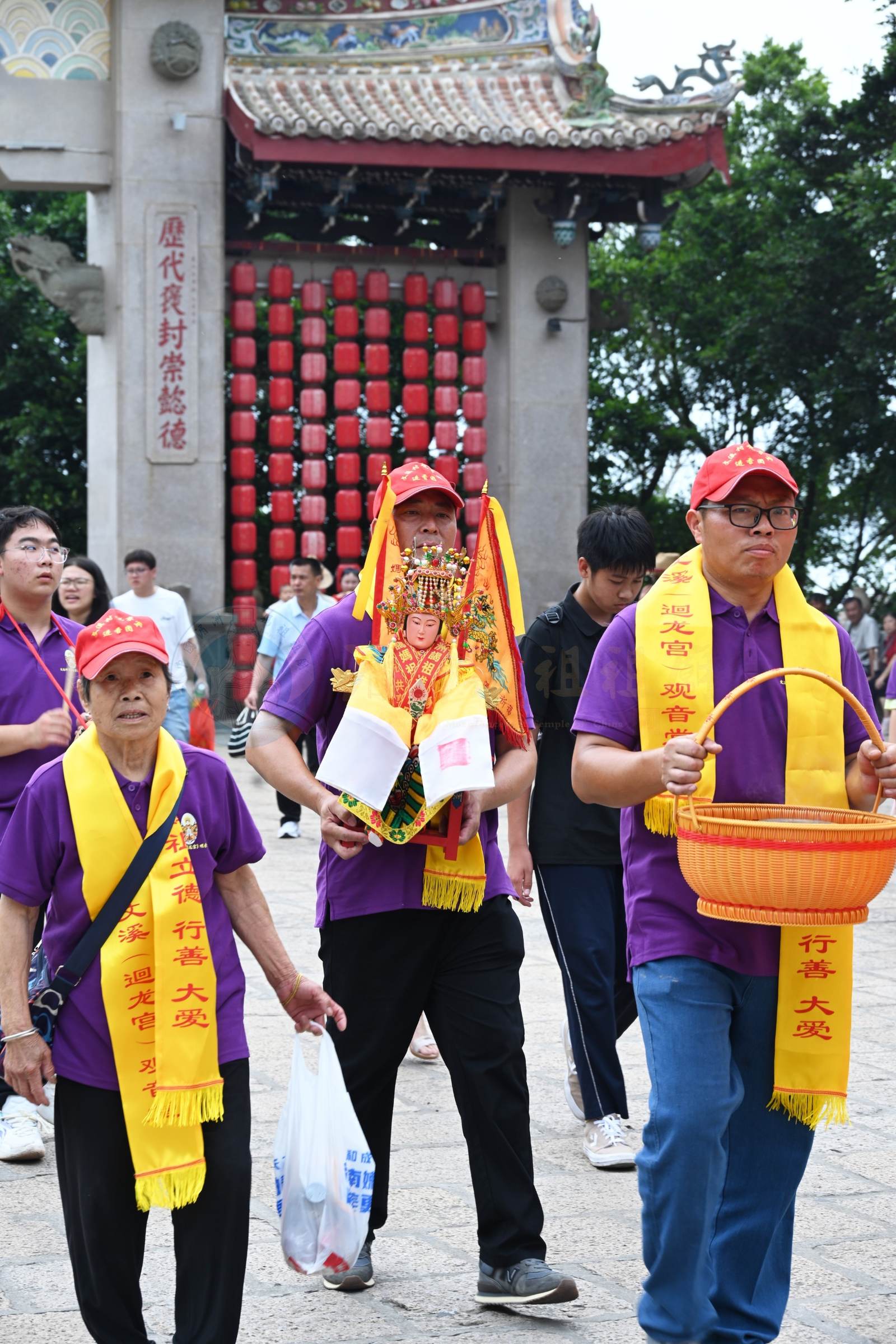 Mazu Returns Home | Mazu cultural groups from Guangdong, Fujian, and other places paid homage and offered incense at Meizhou Mazu Temple - image 13
