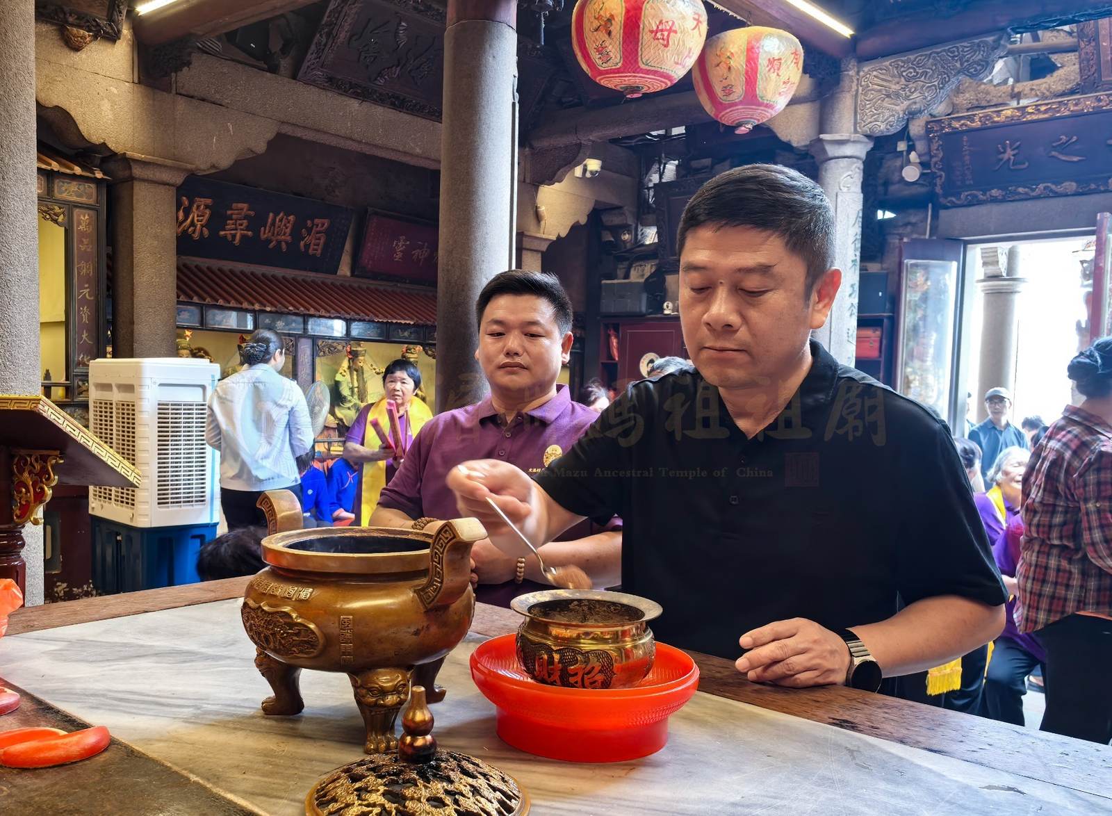 Mazu Returns Home | Mazu cultural groups from Guangdong, Fujian, and other places paid homage and offered incense at Meizhou Mazu Temple - image 17