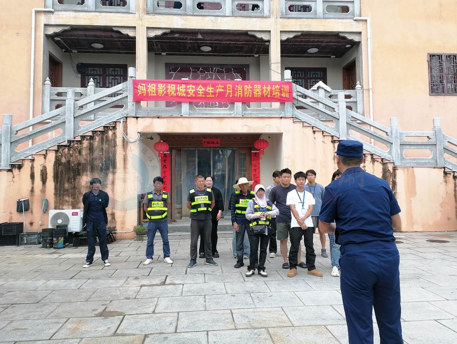 Ancestral Temple Scenic Area Carries Out Hands-On Firefighting Equipment Training - image 2