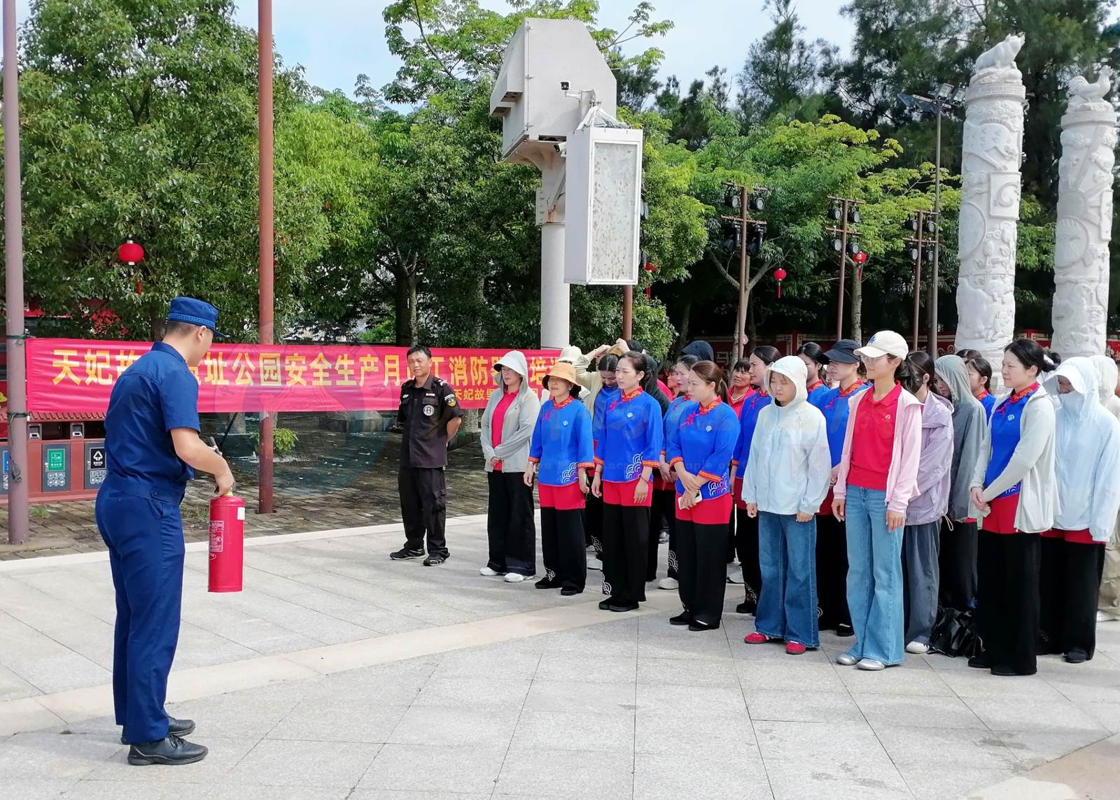 Ancestral Temple Scenic Area Carries Out Hands-On Firefighting Equipment Training - image 3
