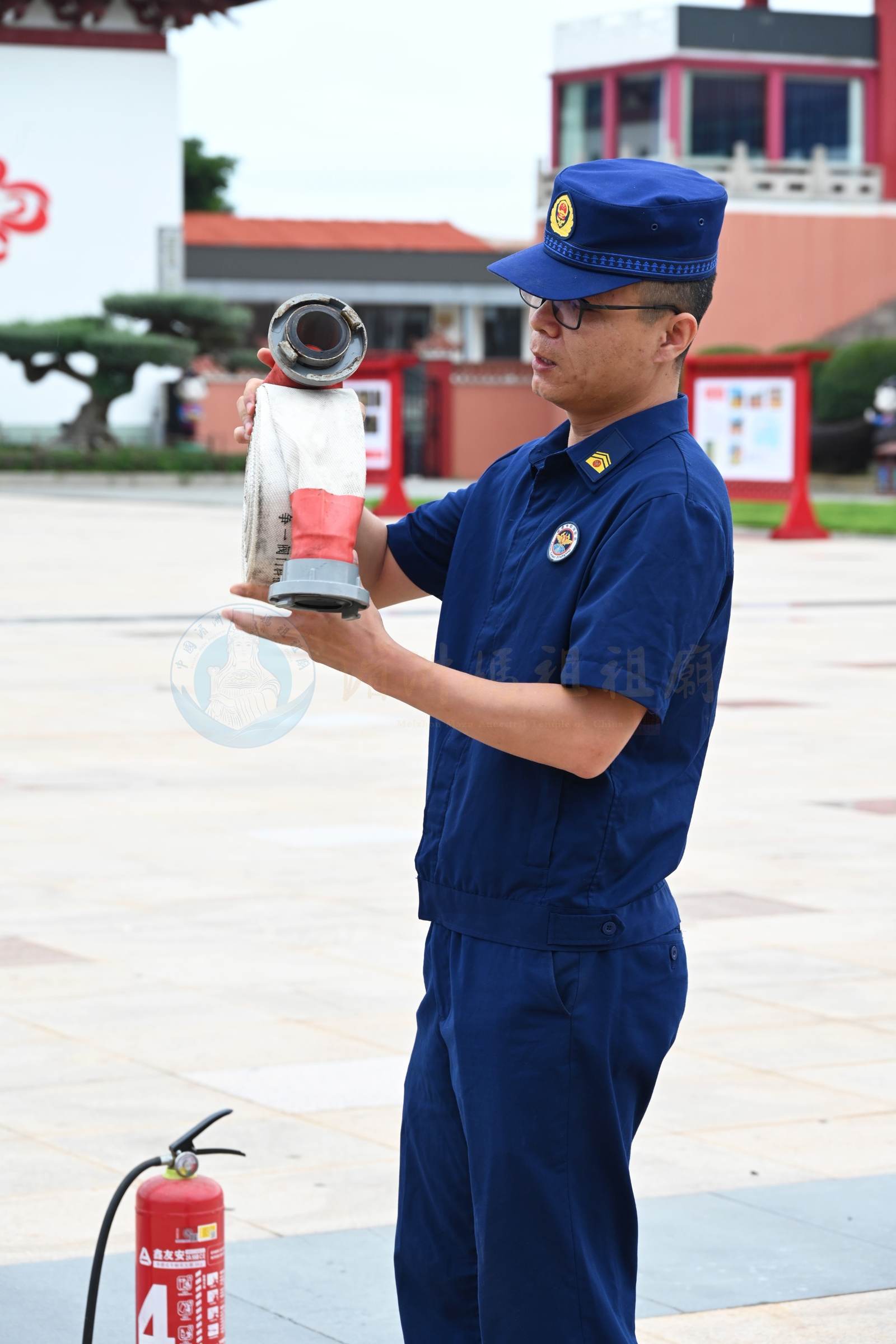 Ancestral Temple Scenic Area Carries Out Hands-On Firefighting Equipment Training - image 4
