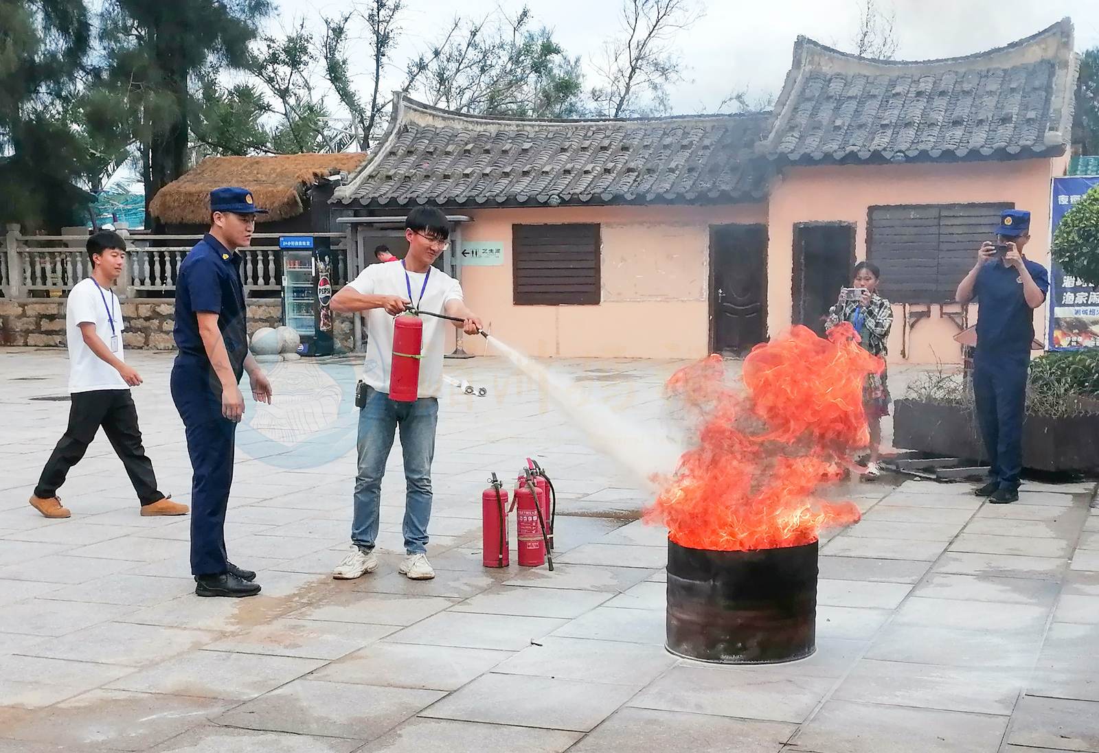Ancestral Temple Scenic Area Carries Out Hands-On Firefighting Equipment Training - image 6