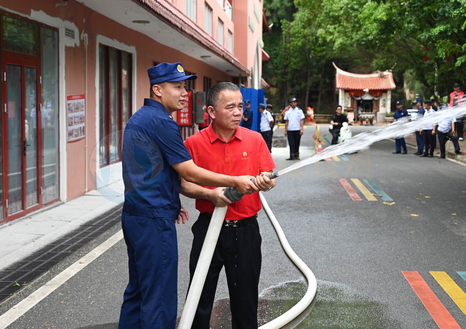 Ancestral Temple Scenic Area Carries Out Hands-On Firefighting Equipment Training - image 10