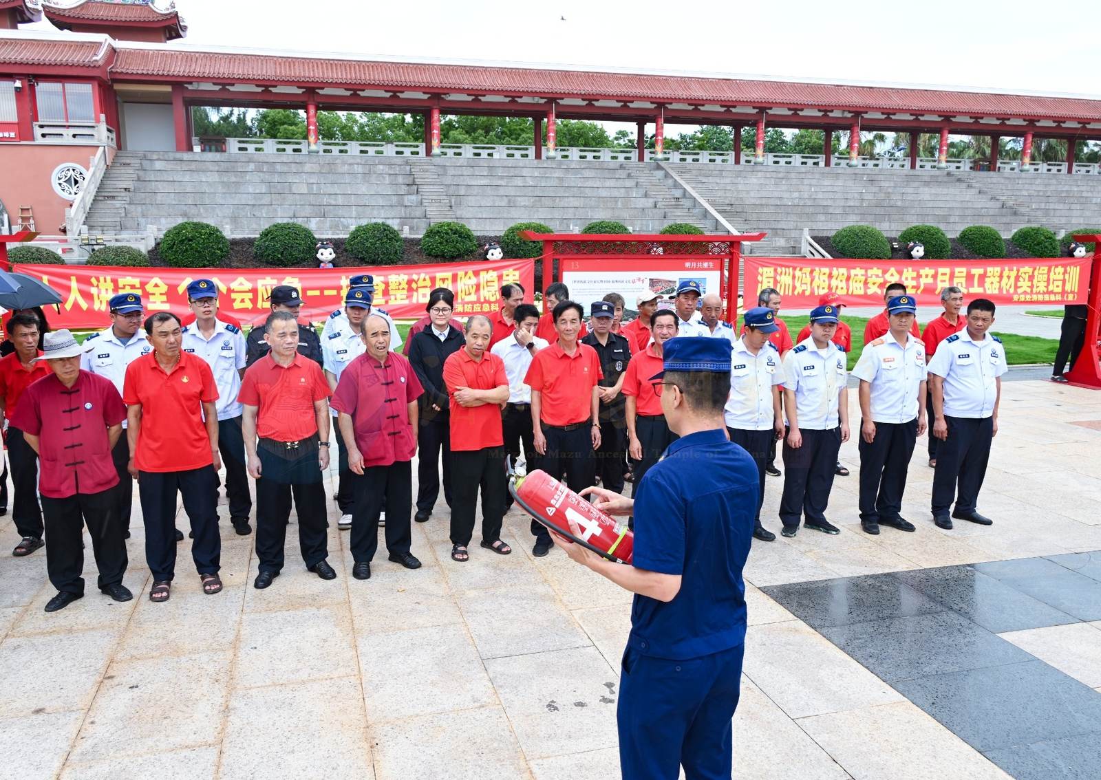 Ancestral Temple Scenic Area Carries Out Hands-On Firefighting Equipment Training - image 1