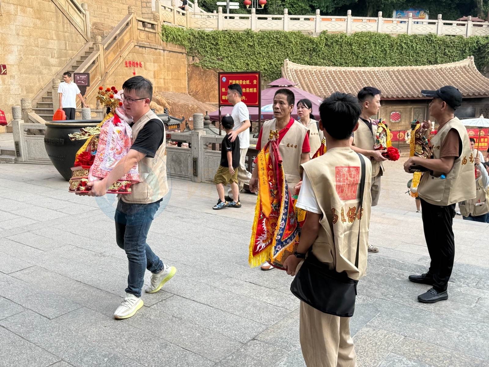 Mazu Returns Home | Ciyun Altar in Beilong Community, Guangyi Subdistrict, Chenghai District, Shantou City, Guangdong Province, goes to the Meizhou Mazu Ancestral Temple to pay homage and offer incense - image 2