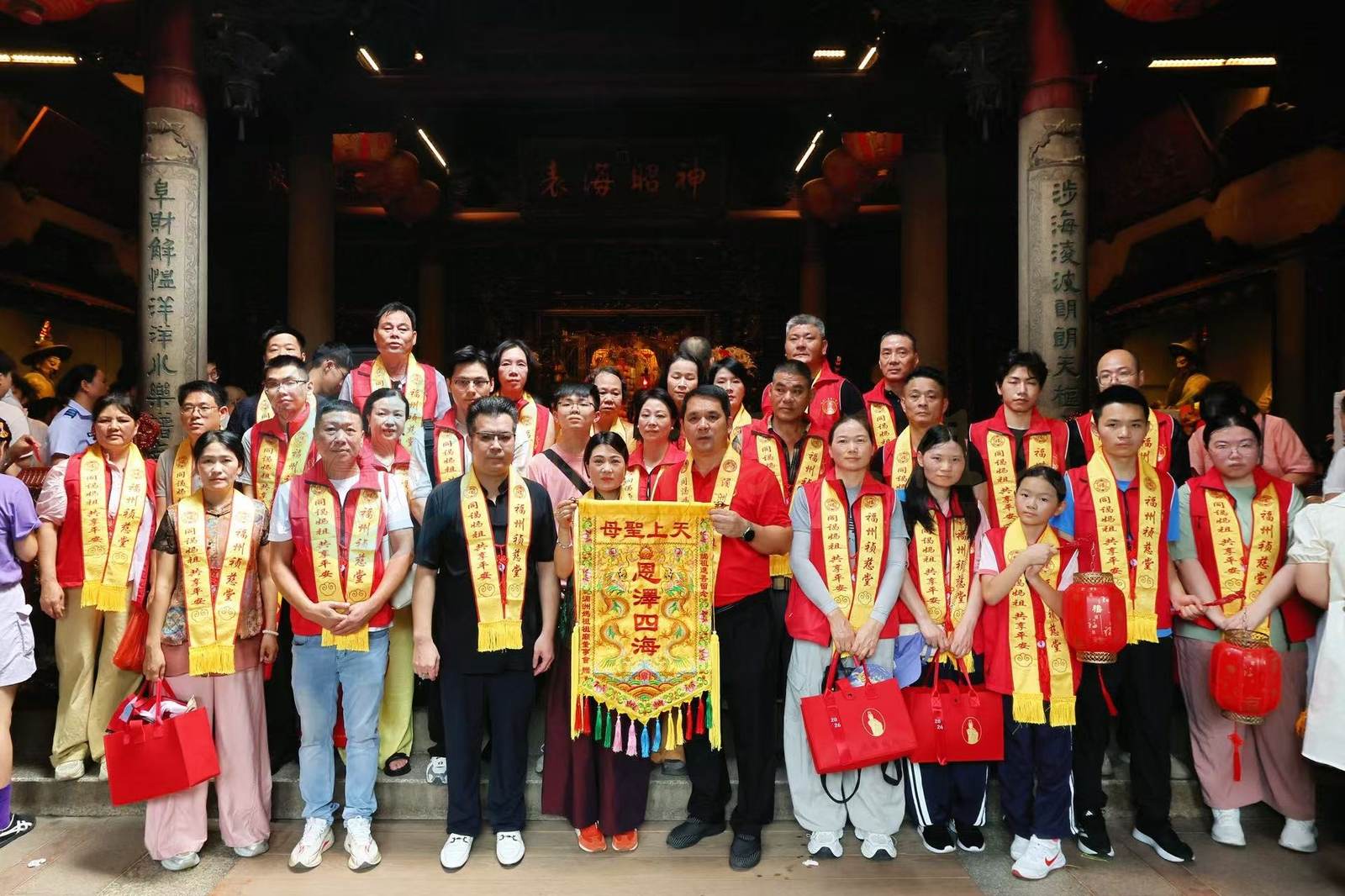 Mazu Returns Home | Mazu cultural groups from Fujian and other places visit the Meizhou Mazu Ancestral Temple to pay respects and offer incense - image 3