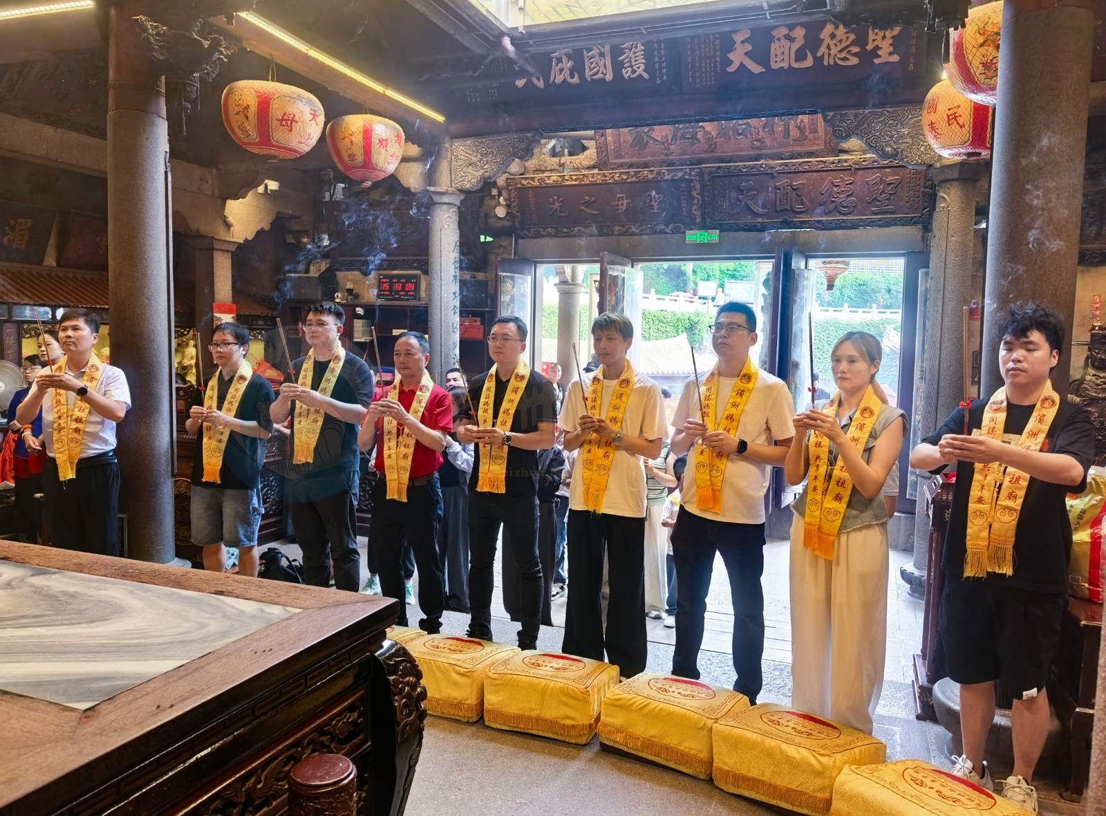 Mazu in the hearts of overseas Chinese! Brazilian Chinese community members visit Meizhou Mazu Ancestral Temple for pilgrimage and incense offering - image 1