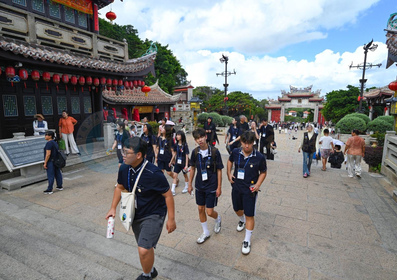 Youth exchange delegation from Bughang Middle School in South Korea visits Meizhou Mazu Temple for exchange - image 2