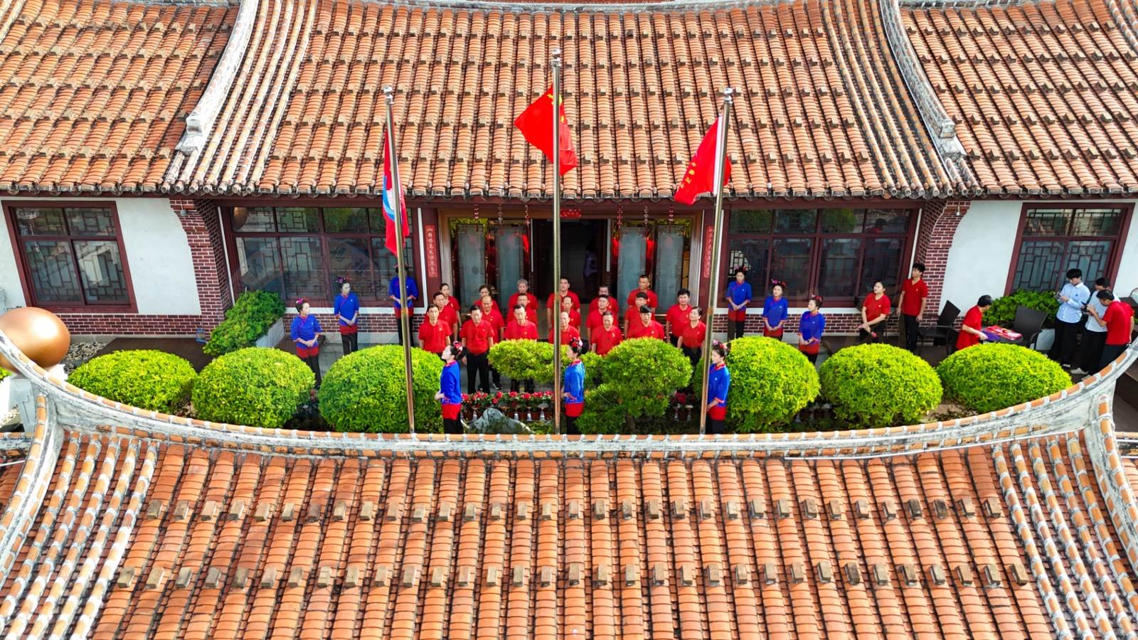 Meizhou Mazu Temple Holds Flag-Raising Ceremony to Celebrate the 77th Anniversary of the Founding of the People's Republic of China - image 3