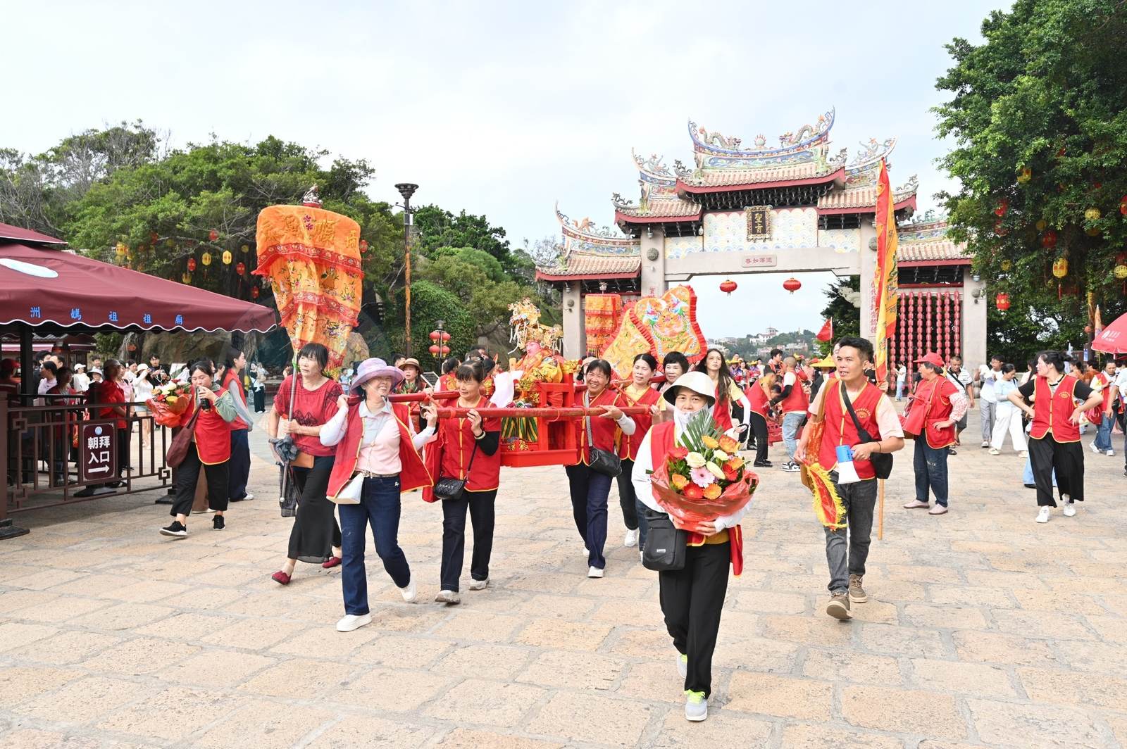 Mazu Temples Worldwide Return to Her Birthplace | Mazu Temples from Quanzhou, Zhangzhou, and Other Areas Make a Pilgrimage to the Meizhou Mazu Temple - image 1