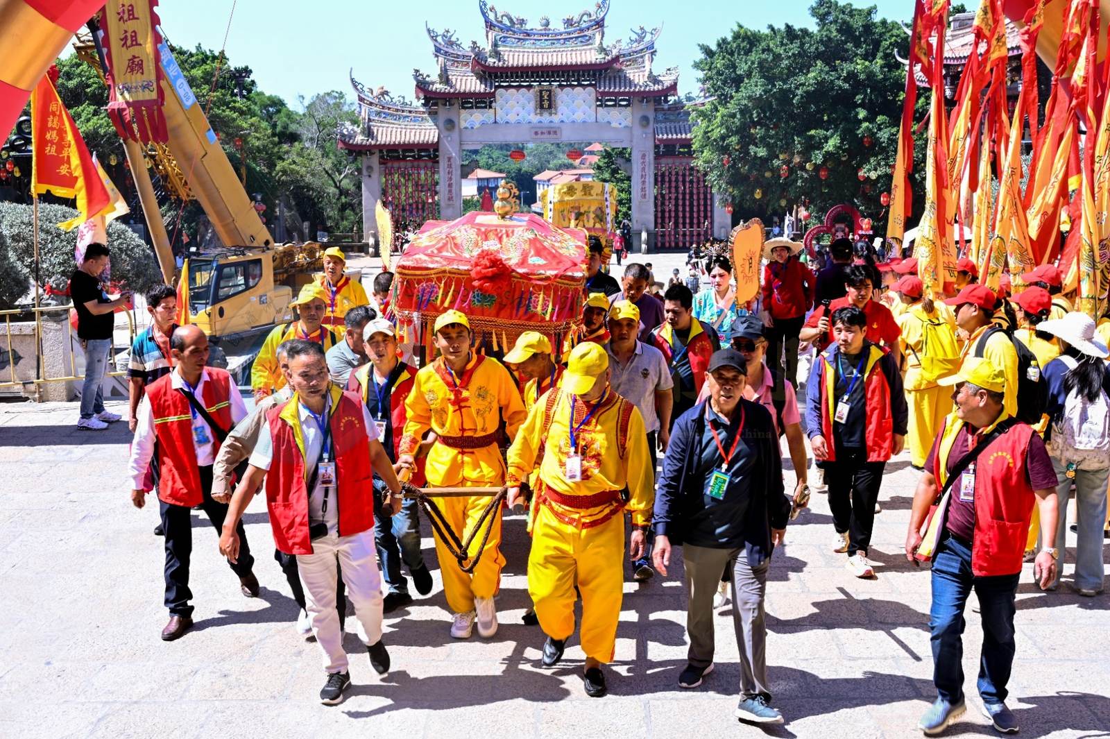 Mazu Temples Worldwide Return Home | Mazu Cultural Groups from Putian, Zhangzhou, and Other Areas Visit Meizhou Mazu Temple for an Ancestral Pilgrimage - image 3
